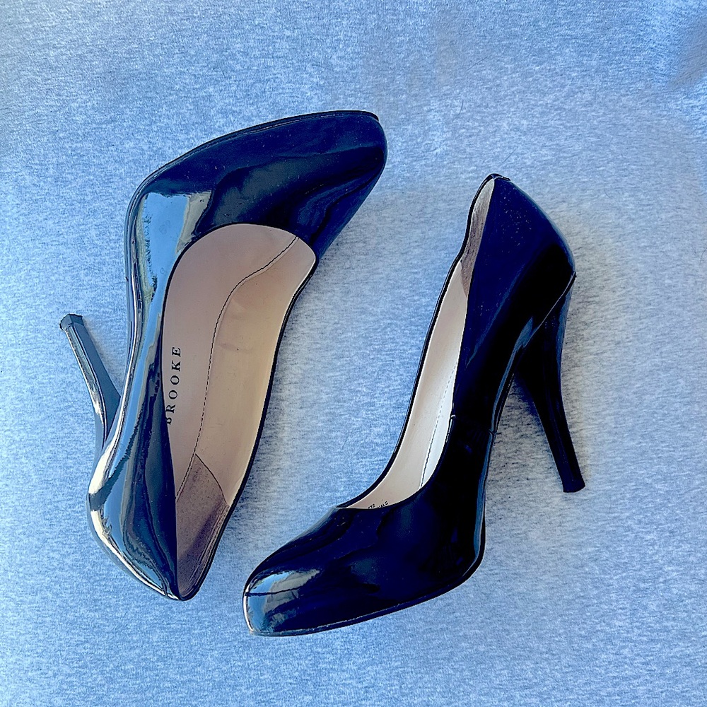 Audrey Brooke black patent leather pumps. 8m